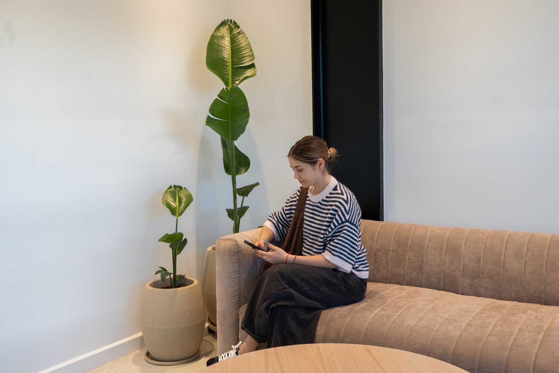 Espacio de espera con plantas